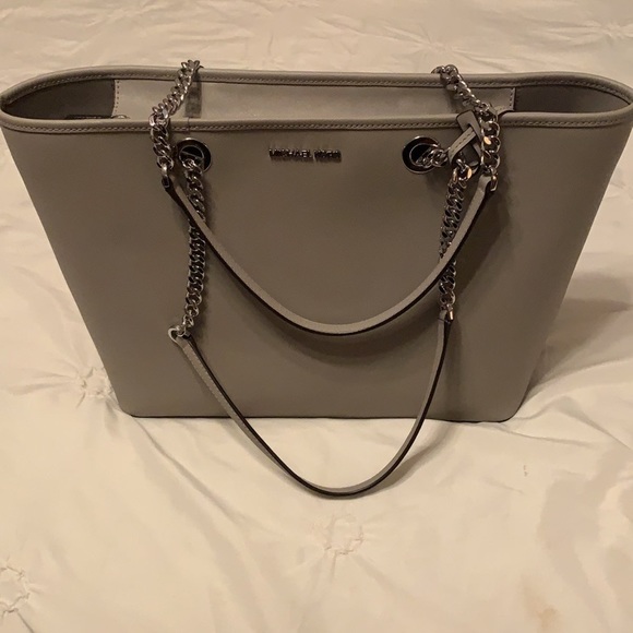 Great condition Michael Kors bag. - Picture 4 of 9